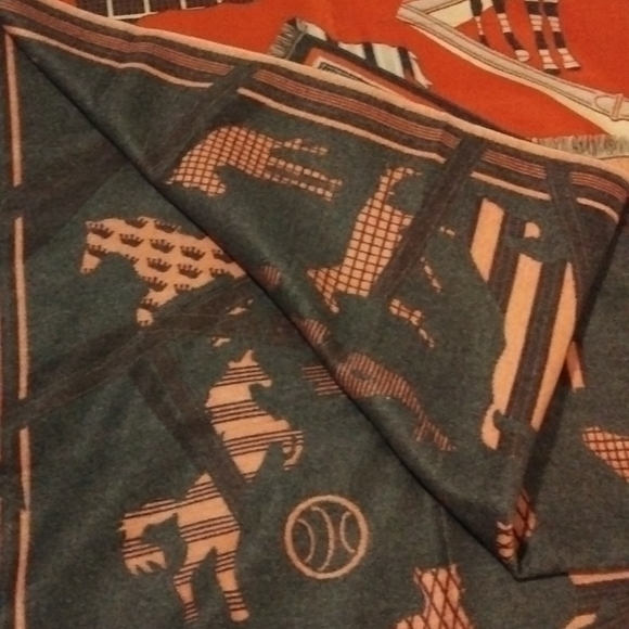 ⭐⭐ Elegant Cashmere Shawl/ Scarf⭐⭐ - Picture 7 of 10